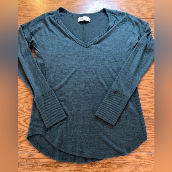 Abercrombie & Fitch Green Long Sleeve Soft A&F Lightweight Sweater, Size S - Picture 3 of 4